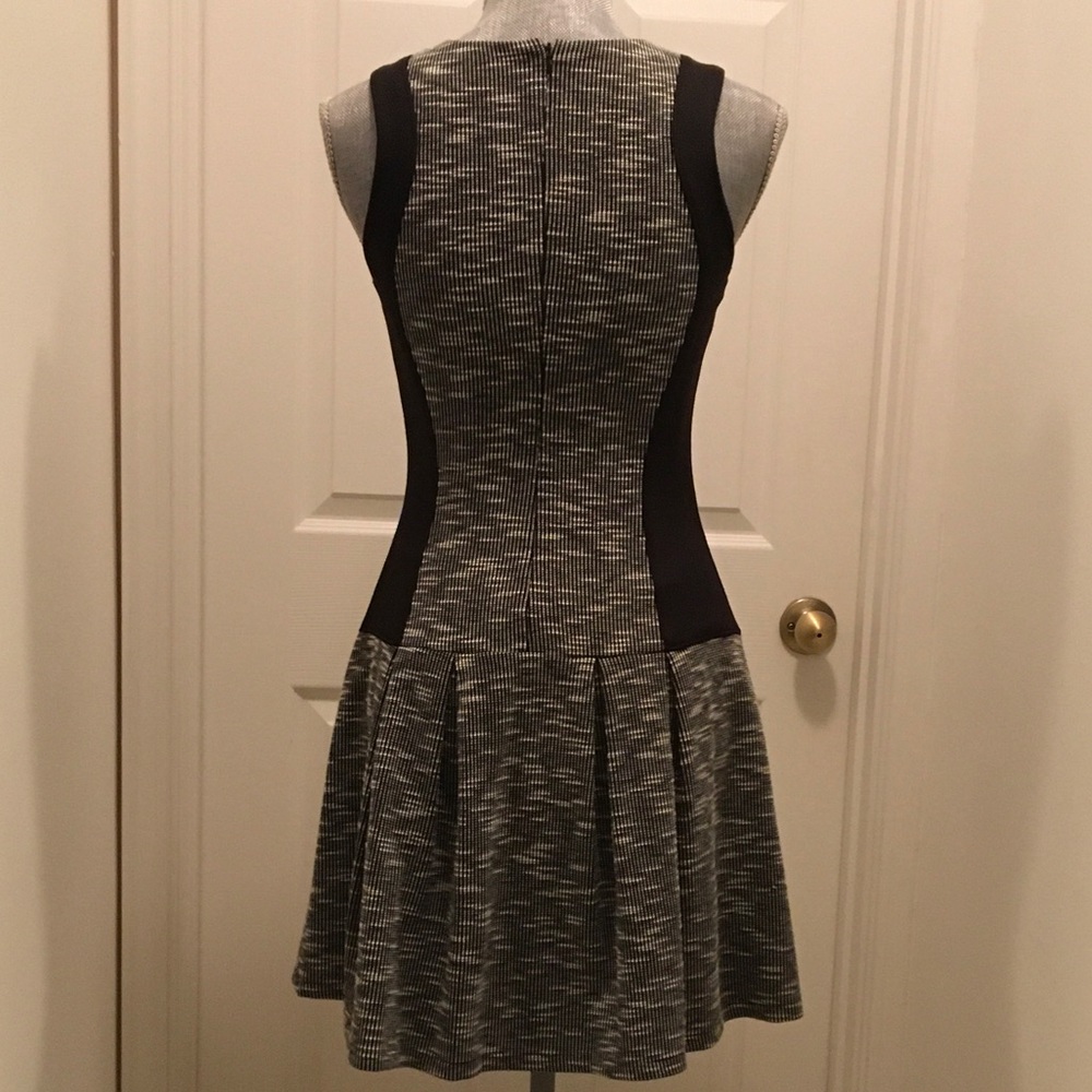 GUESS DRESS - Picture 2 of 7